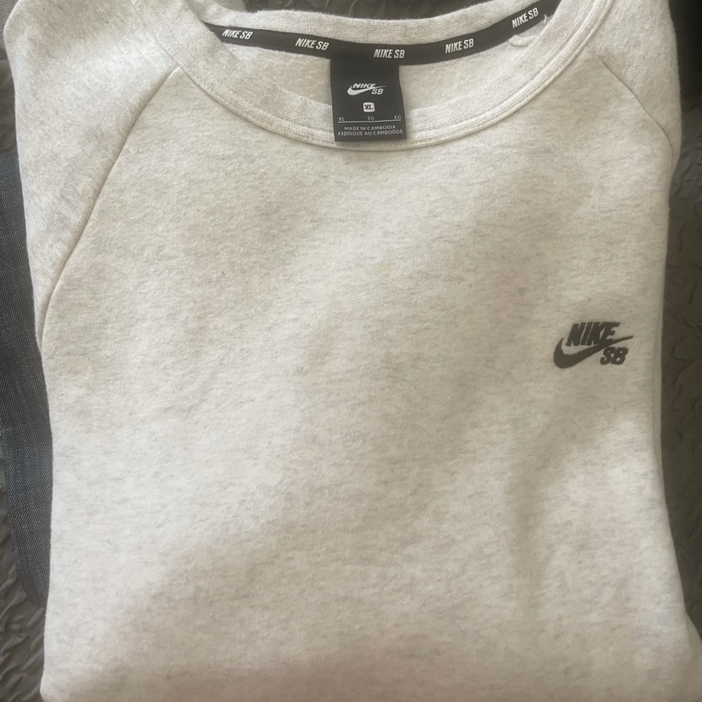 Nike crew neck sweater, light grey